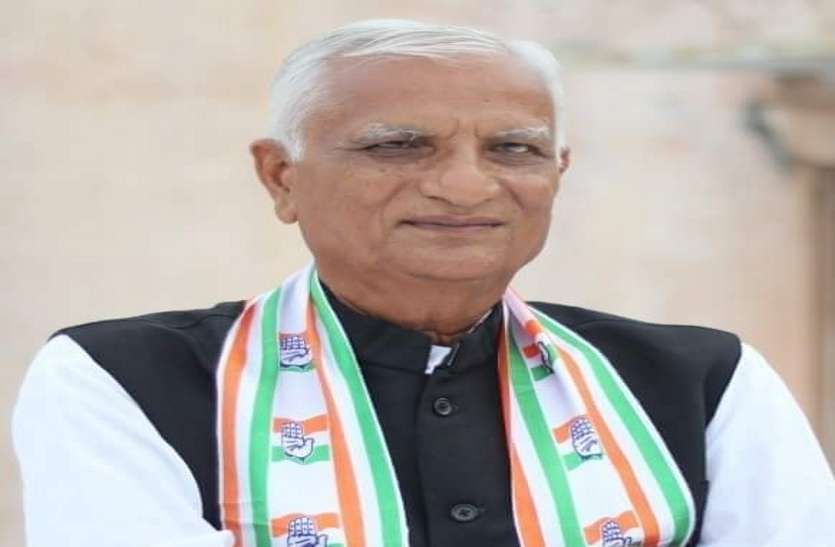 हेमाराम चौधरी के इस्तीफे पर संशय, नई जिम्मेदारी देकर सीपी जोशी ने दिए संकेत ! हेमाराम चौधरी के इस्तीफे पर संशय, नई जिम्मेदारी देकर सीपी जोशी ने दिए संकेत !