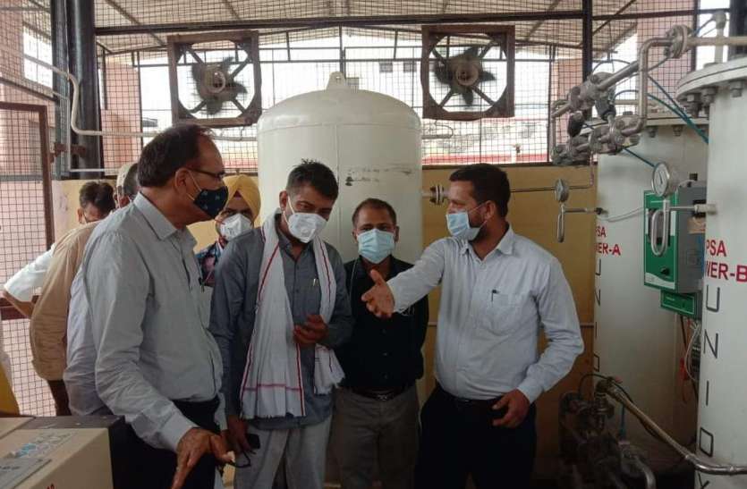 एक करोड़ 20 लाख होंगे खर्च, तैयार हो रहा ऑक्सीजन प्लांट, सांसद ने किया निरीक्षण एक करोड़ 20 लाख होंगे खर्च, तैयार हो रहा ऑक्सीजन प्लांट, सांसद ने किया निरीक्षण