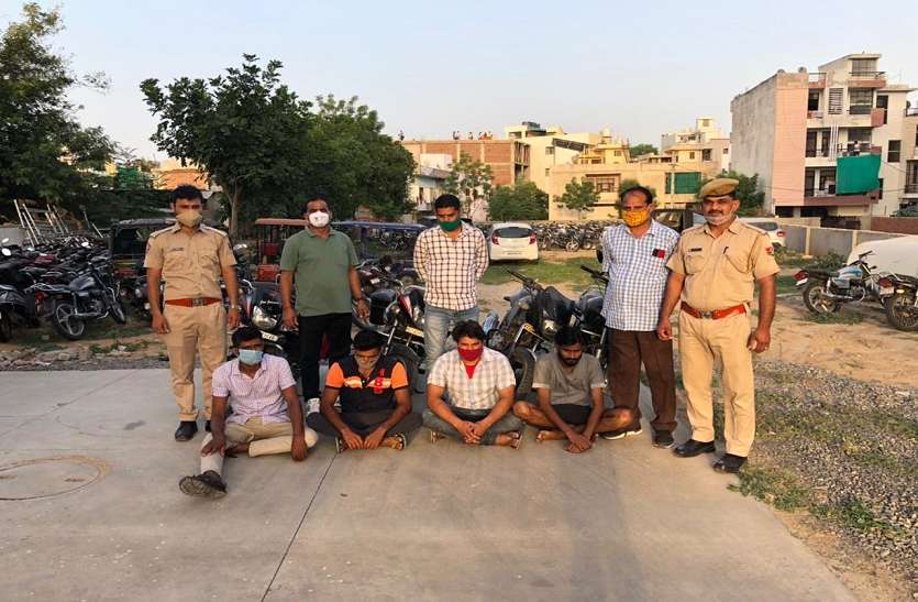 पलक झपकते ही गायब कर देते थे वाहन पलक झपकते ही गायब कर देते थे वाहन