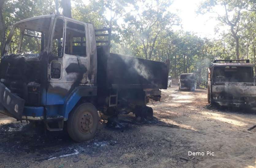 narayanpur_news.jpg नारायणपुर में नक्सली हमला, नक्सलियों ने सात वाहनों को किया आग के हवाले, एक की मौत की खबर
