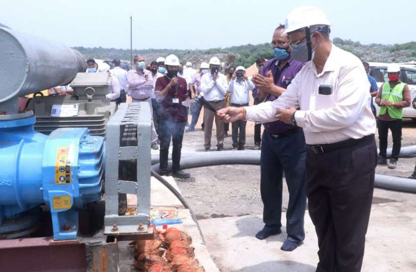 Flyash will be filled in Gorbi coal mine with efforts of NCL and NTPC फ्लाईऐश की समस्या से मिलेगी बड़ी राहत, किया बंदोबस्त