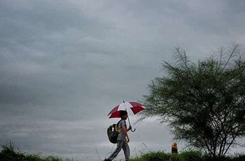 live weather update report Live Weather Report: दिल्ली-NCR में बदला मौसम का मिजाज, इन राज्यों में भारी बारिश का अलर्ट