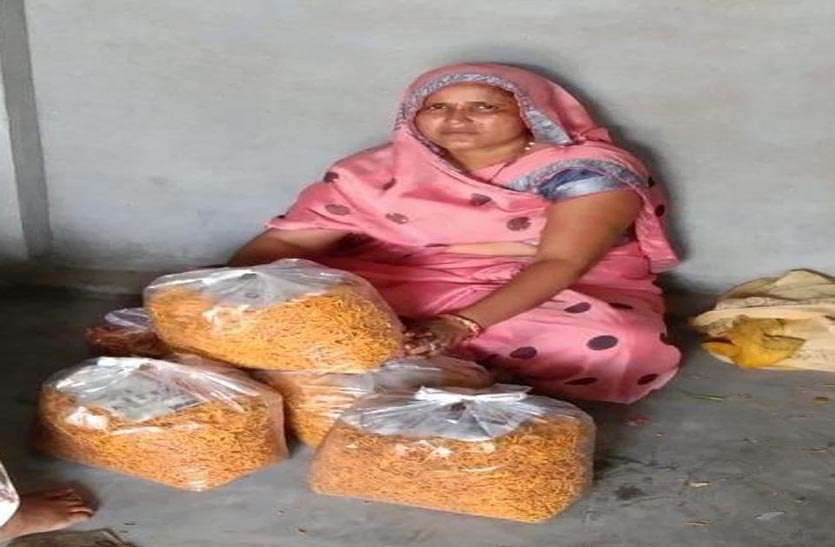 जागरूकता से आर्थिक तौर पर मजबूत हो रही है महिलाएं जागरूकता से आर्थिक तौर पर मजबूत हो रही है महिलाएं