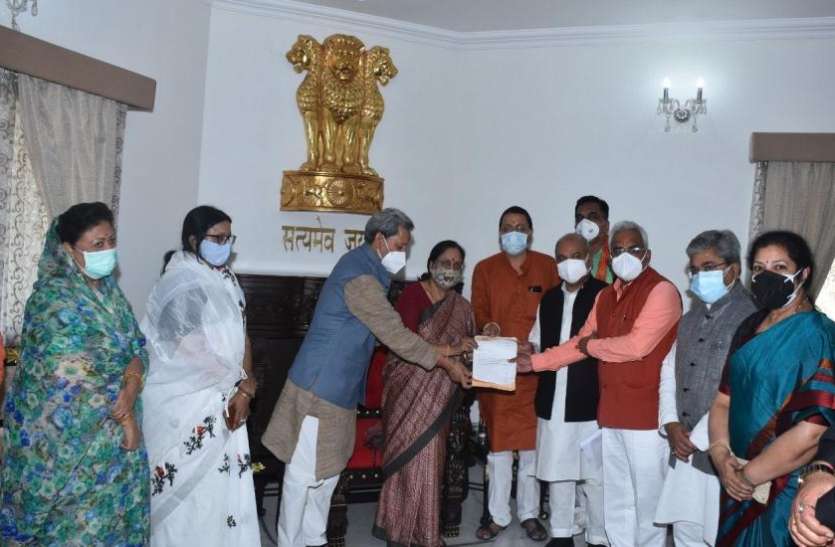 uttarakhand_cm_puskar_singh_dhami.jpeg Uttarakhand New CM: पुष्कर सिंह धामी ने राजभवन में पेश किया सरकार बनाने का दावा, रविवार को लेंगे शपथ