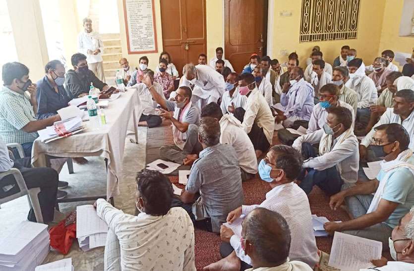 जनाधार कार्ड से राशन डीलर को गेहूं वितरण का दिया प्रशिक्षण जनाधार कार्ड से राशन डीलर को गेहूं वितरण का दिया प्रशिक्षण