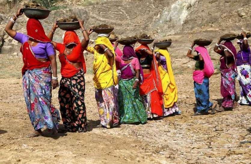 तीन महीने में 40 लाख को रोजगार, यही चाल रही तो फिर रेकॉर्ड बनाएगी मनरेगा तीन महीने में 40 लाख को रोजगार, यही चाल रही तो फिर रेकॉर्ड बनाएगी मनरेगा