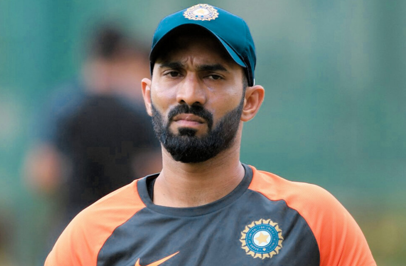 dinesh_kartik.png बैट को पड़ोसी की बीवी बताने वाले विवादित कमेंट के लिए दिनेश कार्तिक ने मांगी माफी