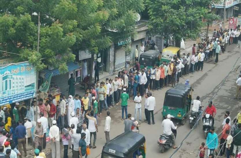 covid19 vaccination : लिम्बायत में दो दिनों में करीब 1500 ने लगवाया कोरोना का टीका covid19 vaccination : लिम्बायत में दो दिनों में करीब 1500 ने लगवाया कोरोना का टीका