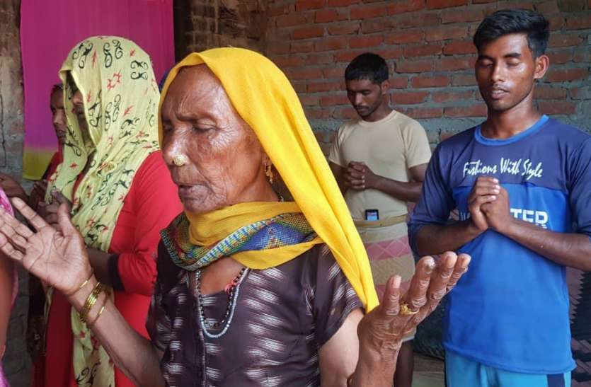 rampur_news_in_hindi.jpg रामपुर में 25 हिंदू परिवारों धर्म परिवर्तन की सूचना पर हंगामा, हिन्दूवादी नेताओं ने किया विरोध