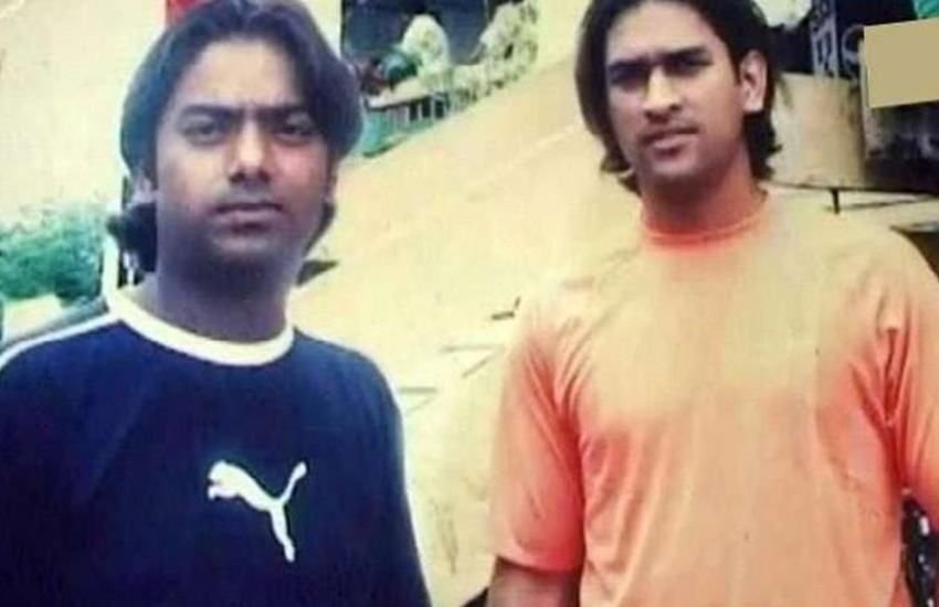 dhoni_friend.png