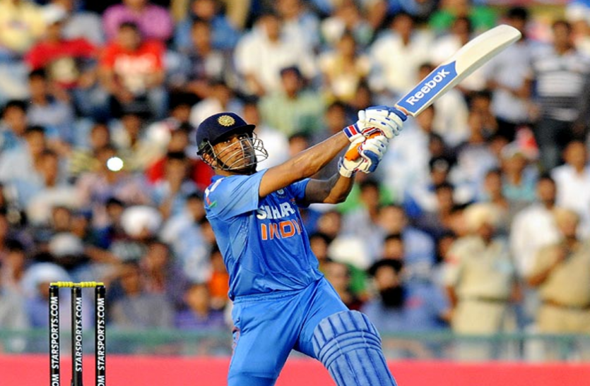 dhoni_helicopter_shot.png जिस दोस्त ने सीखा 'हेलीकॉप्टर शॉट' उसकी जान बचाने के लिए धोनी ने भेज दिया था हेलीकॉप्टर