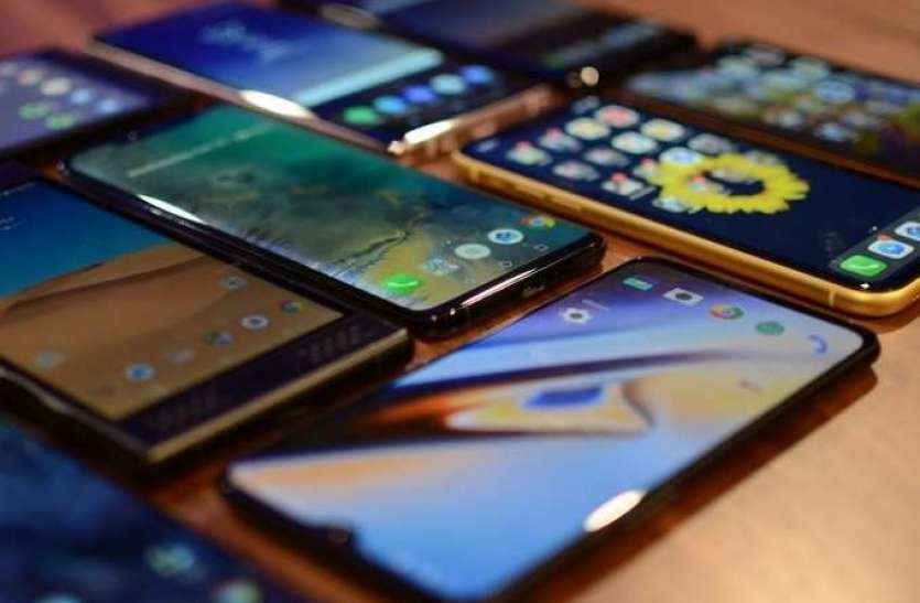 mobilephone.jpg मोबाइल फोन, व्हीकल्स और इलेक्ट्रॉनिक सामान होंगे महंगे, 20 फीसदी तक बढ़ सकती है कीमतें