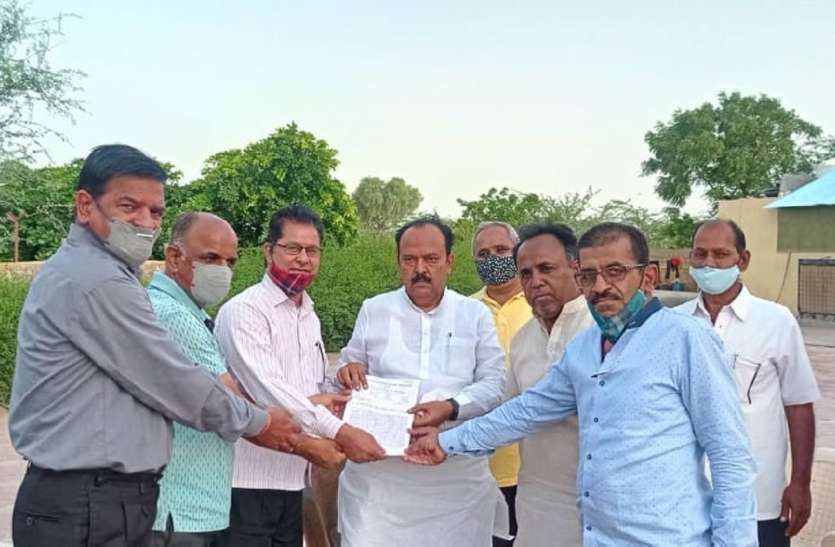 प्रदेश जलदाय कर्मचारी महासंघ ने विधायक को सौंपा ज्ञापन प्रदेश जलदाय कर्मचारी महासंघ ने विधायक को सौंपा ज्ञापन