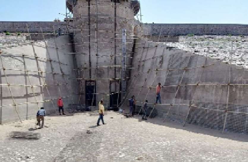 अब व्यर्थ नहीं जाएगा बायीं मुख्य नहर की मोरी के गेटों से पानी अब व्यर्थ नहीं जाएगा बायीं मुख्य नहर की मोरी के गेटों से पानी