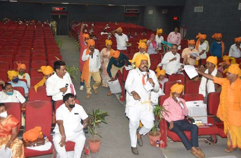 पहली बार ढाई घंटे चली बोर्ड बैठक में 83.53 करोड़ के प्रस्ताव पास पहली बार ढाई घंटे चली बोर्ड बैठक में 83.53 करोड़ के प्रस्ताव पास