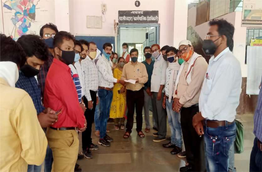 पटवारियों ने की गृह जिले में पदस्थापना व 2800 पेग्रेड करने की मांग पटवारियों ने की गृह जिले में पदस्थापना व 2800 पेग्रेड करने की मांग