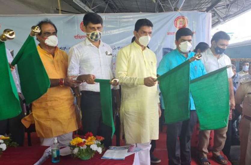 , सांसद कटील ने विस्टाडोम बोगी ट्रेन को दिखाई हरी झंडी