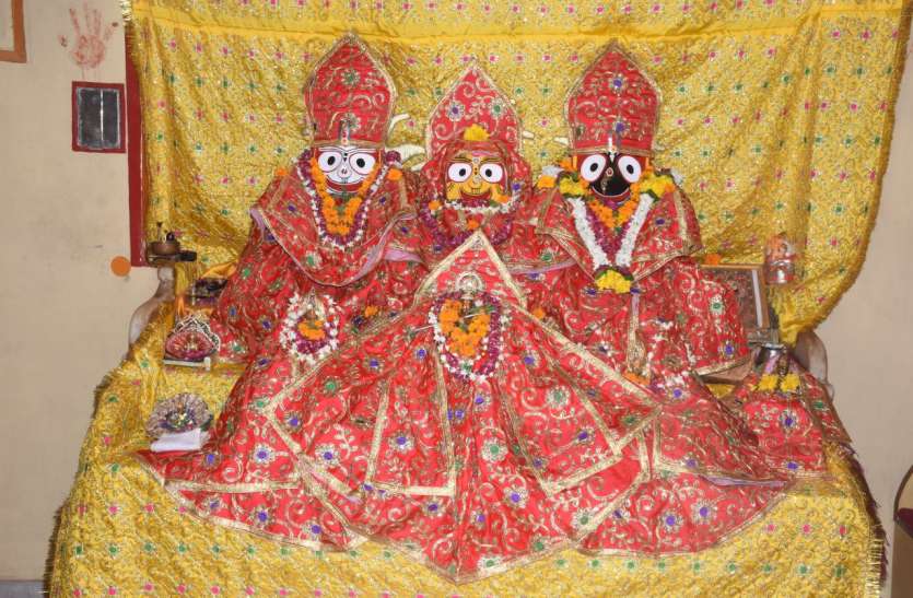 नौ दिनों तक मंदिर से बाहर रहते है ठाकुरजी, रूठी लक्ष्मी को मनाएंगे नौ दिनों तक मंदिर से बाहर रहते है ठाकुरजी, रूठी लक्ष्मी को मनाएंगे