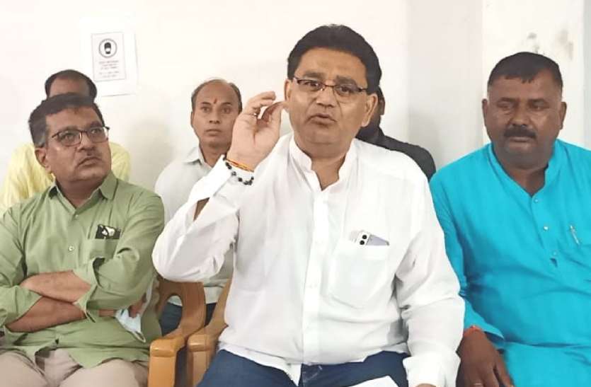 वीडियो : कांग्रेस का आरोप समाधि स्थल के नाम पर भाजपा ने किया भ्रष्टाचार वीडियो : कांग्रेस का आरोप भाजपा ने किया भ्रष्टाचार