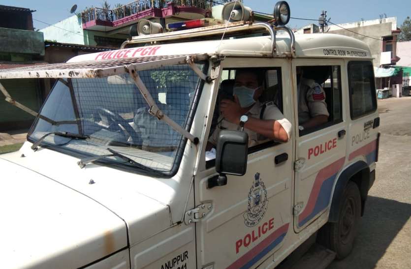 Speeding car hit bike rider, girl died तेज रफ्तार की कार ने बाइक सवार को मारी टक्कर, युवती की मौत
