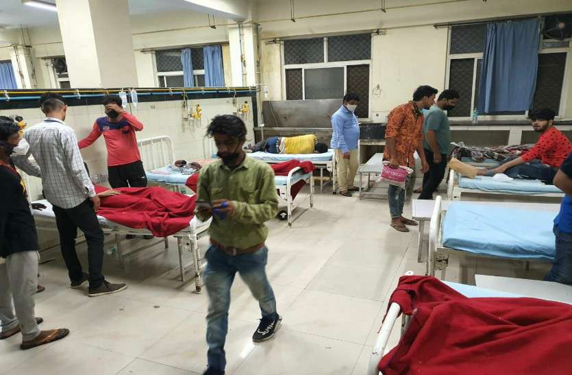 Lightning flashed and many lamps extinguished, fellow in shock Lightning Strike In Jaipur: बिजली कौंधी और कई चिराग बुझे, सदमे में साथी