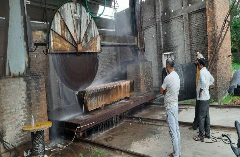 Ayodhya Ram Mandir : 20 वर्ष बाद राम मंदिर निर्माण के लिये कार्यशाला प्रारम्भ, पत्थर कटिंग कर हुआ टेस्टिंग Ayodhya Ram Mandir : 20 वर्ष बाद राम मंदिर निर्माण के लिये कार्यशाला प्रारम्भ, पत्थर कटिंग कर हुआ टेस्टिंग