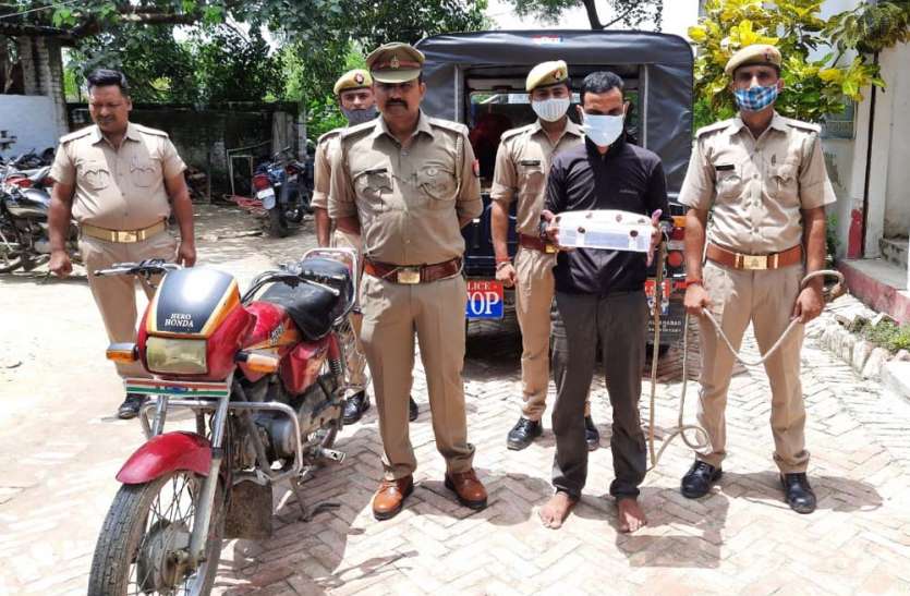 पुलिस हिरासत में आरोपी इश्क की राह में रोड़ बना युवक तो कर दी चाकुओें से गोदकर हत्या, दोनो एक ही लड़की से करते थे प्रेम
