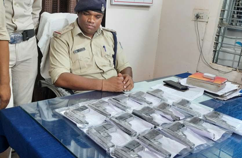 Punjab miscreants bought three pistols from Pachauri for gang war पंजाब के बदमाशों ने गैंगवार के लिए पाचौरी से खरीदी तीन पिस्टोलें
