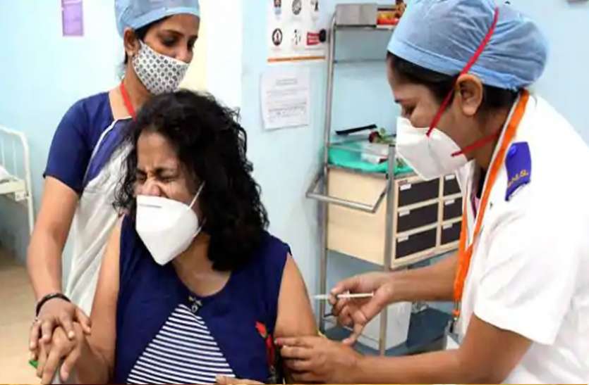 Corona vaccination खतरे के संकेत! तीसरी लहर की आहट के बीच फिर घटने लगा कोरोना वैक्सीनेशन - रिपोर्ट