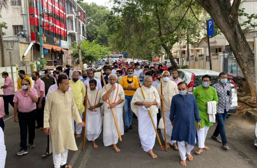 devendra1207.jpeg जयनगर में आचार्य देवेंद्रसागर का चातुर्मास प्रवेश