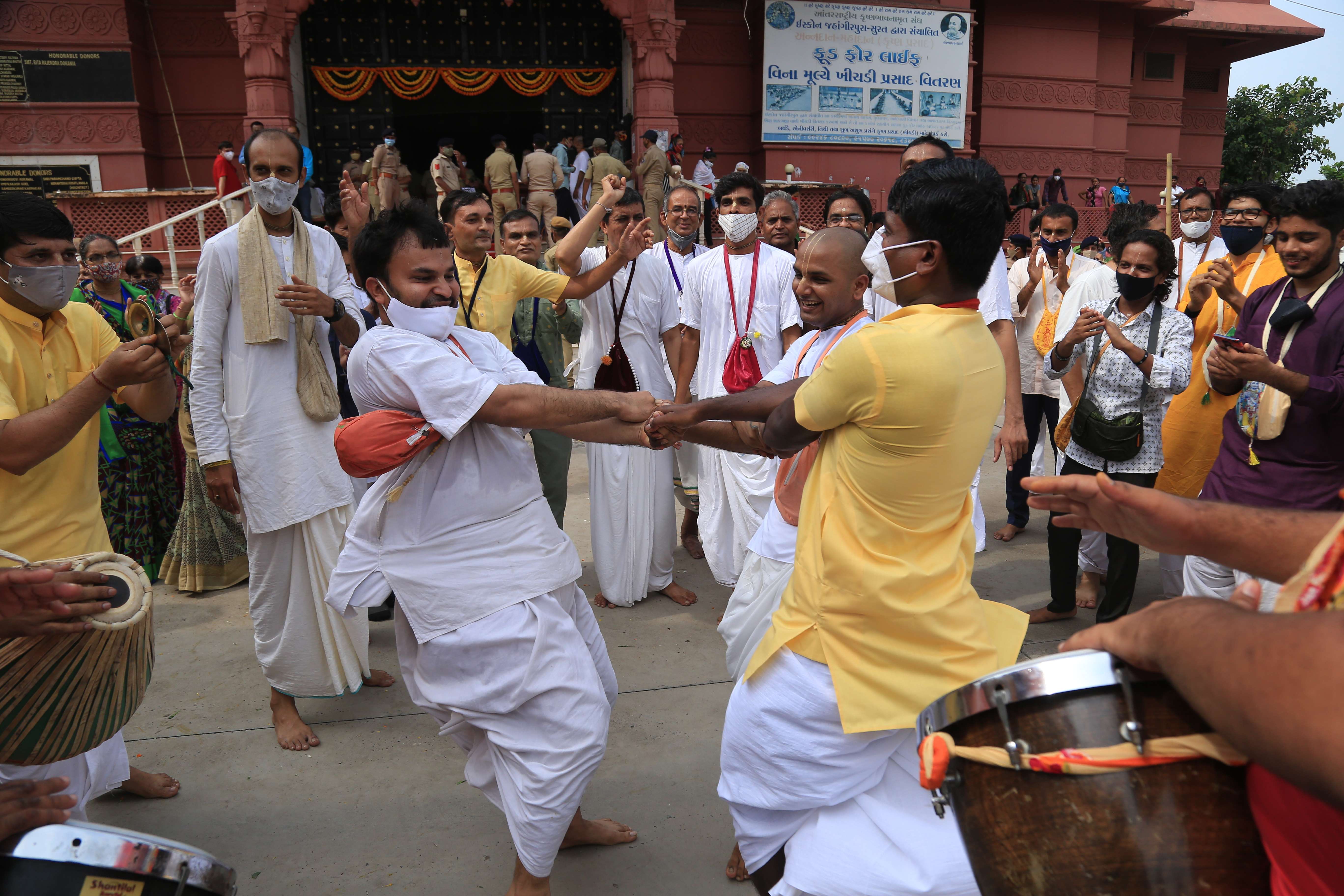 RATH YATRA: रिमझिम फूहार में नगर भ्रमण पर निकले ठाकुरजी