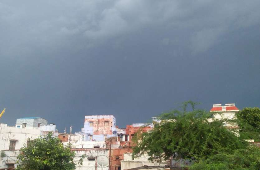 दोपहर से शाम तक छाए रहे बदरा, इसके बाद... दोपहर से शाम तक छाए रहे बदरा, इसके बाद...