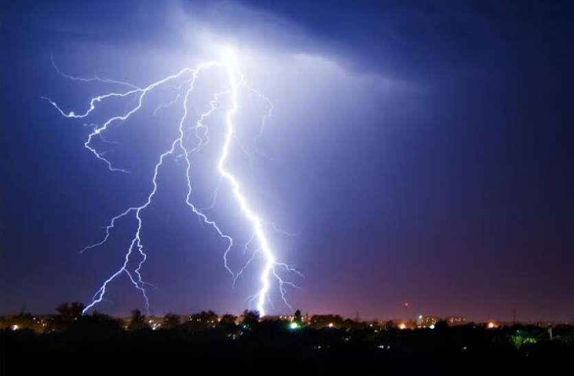 lightening in different part of the country आकाशीय बिजली का कहर, यूपी समेत राजस्थान और झारखंड के इलाकों में 45 लोगों ने गंवाई जान
