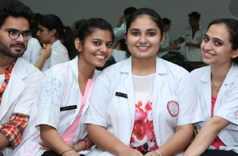mds dental NEET MDS 2021 Counselling: केंद्र सरकार 7 दिनों के भीतर तय करे काउंसलिंग की तारीख - सुप्रीम कोर्ट