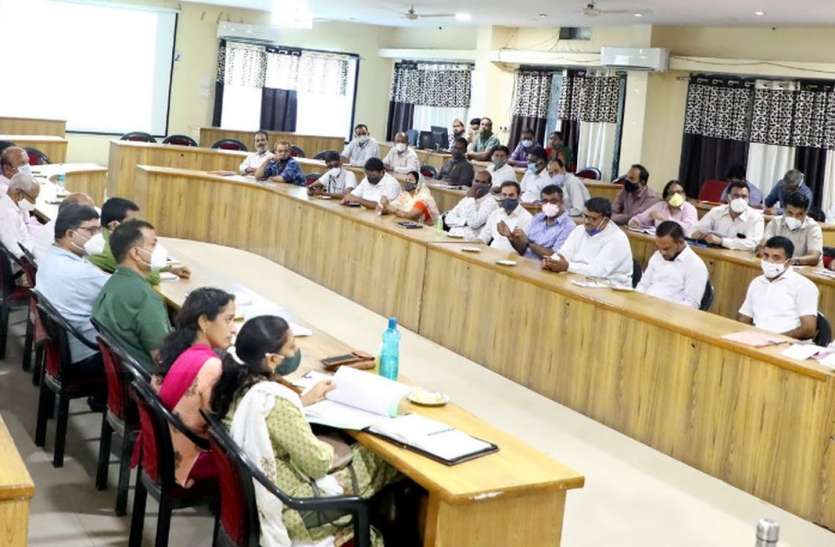 meeting.jpg 'जो काम नहीं हो सकते, उन्हें प्लान में क्यों लेते हो'