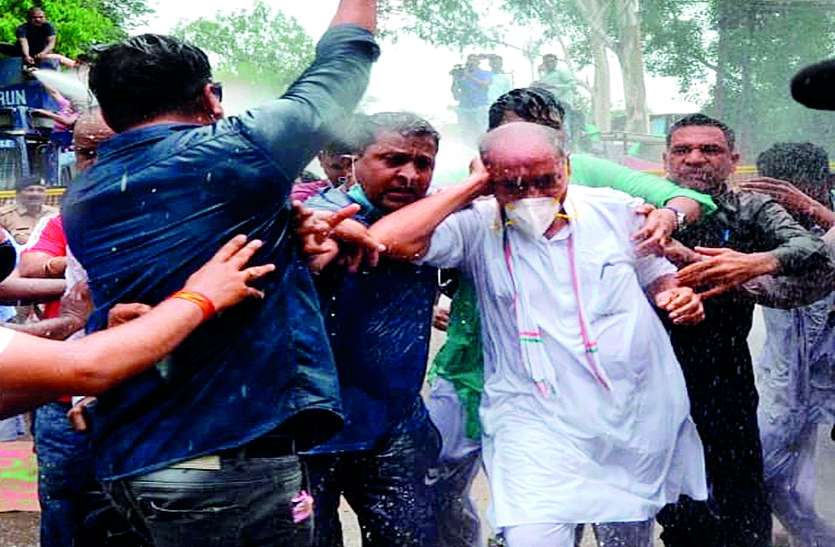 संघ ने शिलान्यास किया तो दीवार तोड़ देंगे: दिग्विजय आपने अपनी बात कह दी, हम नजर रखेंगे: डीआइजी संघ ने शिलान्यास किया तो दीवार तोड़ देंगे: दिग्विजय आपने अपनी बात कह दी, हम नजर रखेंगे: डीआइजी
