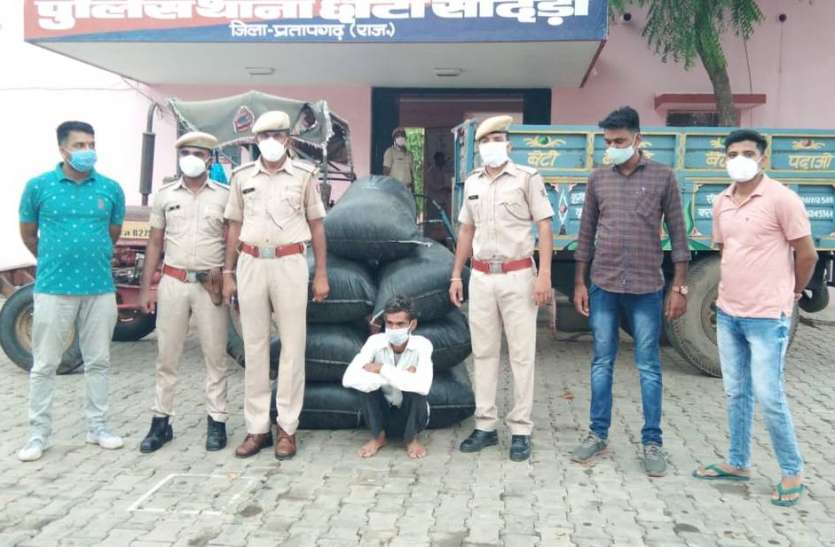 ट्रैक्टर-ट्रॉली में ले जाते डेढ़ क्विंटल डोडा चूरा बरामद ट्रैक्टर-ट्रॉली में ले जाते डेढ़ क्विंटल डोडा चूरा बरामद