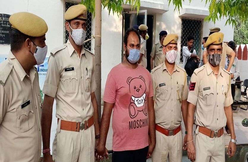 चार पिस्टल व छह जिंदा कारतूस बरामद, एक आरोपी गिरफ्तार चार पिस्टल व छह जिंदा कारतूस बरामद, एक आरोपी गिरफ्तार