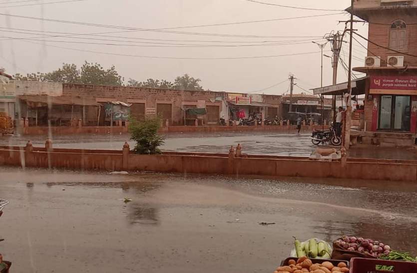 बारिश ने किया तरबतर, गर्मी से मिली राहत बारिश ने किया तरबतर, गर्मी से मिली राहत