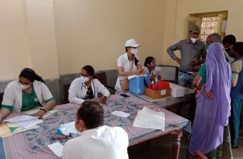 धनेरा तक चली स्पेशल ट्रेन, स्वास्थ्य जांच के साथ हुआ टीकाकरण धनेरा तक चली स्पेशल ट्रेन, स्वास्थ्य जांच के साथ हुआ टीकाकरण