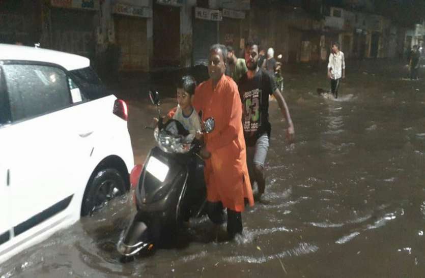 अहमदाबाद में दूसरे दिन भी जारी रही बारिश अहमदाबाद में दूसरे दिन भी जारी रही बारिश