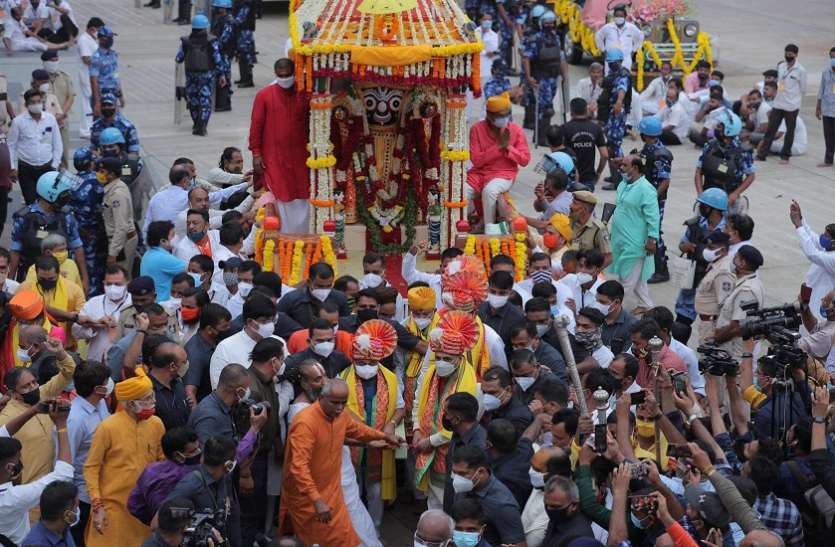 चार घंटे में ही पूरी हुई देश की दूसरी सबसे बड़ी रथयात्रा चार घंटे में ही पूरी हुई देश की दूसरी सबसे बड़ी रथयात्रा