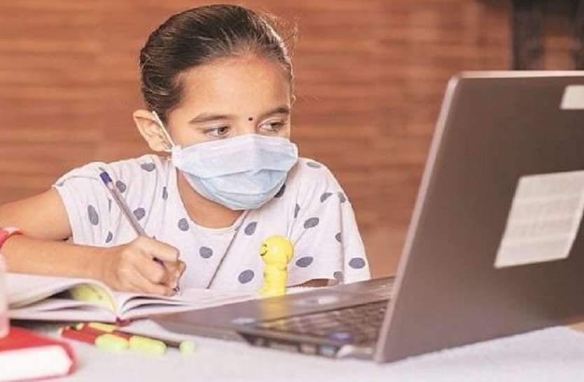 ऑनलाइन क्लास करती छात्रा MP में बच्चों की शिक्षा पर ग्रहण, निजी स्कूलों में पढाई बंद