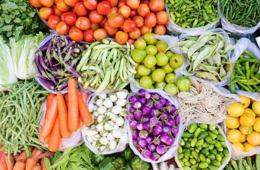 पेट्रोल-डीजल के बाद अब सब्जियां भी शतक मारने को आतुर पेट्रोल-डीजल के बाद अब सब्जियां भी शतक मारने को आतुर