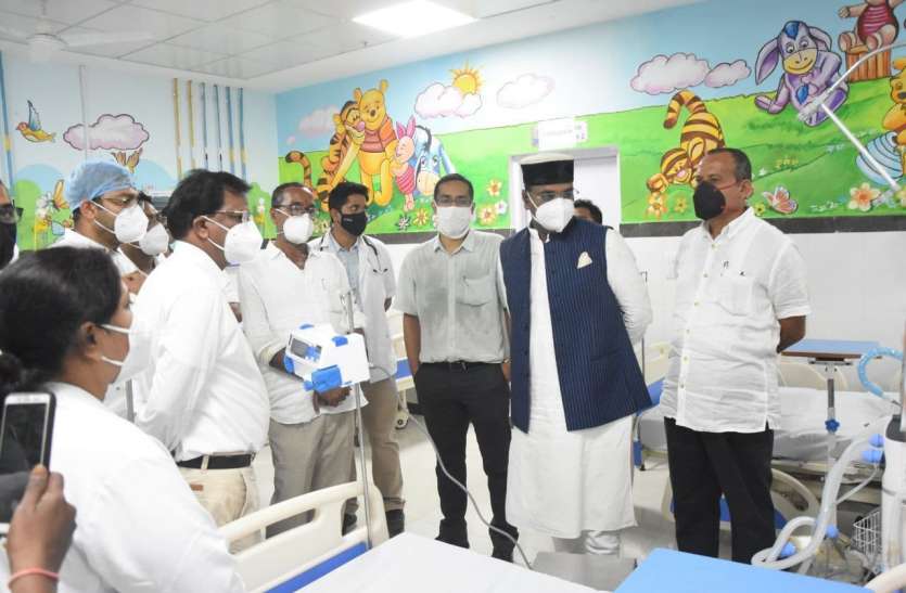 विधायकों और नेताओं के निशाने पर प्रशासन, सारंग से कहा- नहीं सुनते अधिकारी विधायकों और नेताओं के निशाने पर प्रशासन, सारंग से कहा- नहीं सुनते अधिकारी