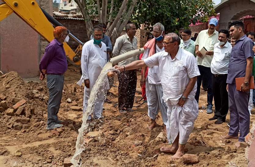 प्रत्येक व्यक्ति तक शुद्ध जल पहुंचाएंगे-डॉ. कल्ला प्रत्येक व्यक्ति तक शुद्ध जल पहुंचाएंगे-डॉ. कल्ला