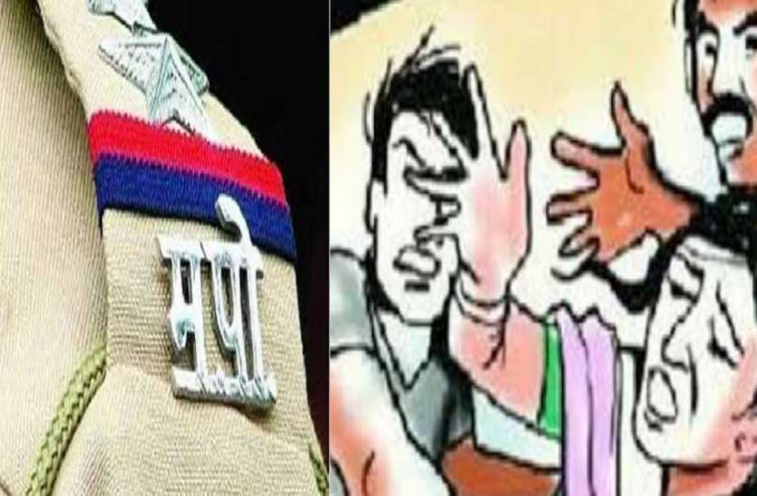 घर में घुस कर लड़कियों से मारपीट करता है पुलिस वाला MP में पुलिस का आतंक, डरी-सहमी हैं लड़िकियां, घर में घुस कर पुलिस वाला उनसे करता है मारपीट और दुर्व्यहार