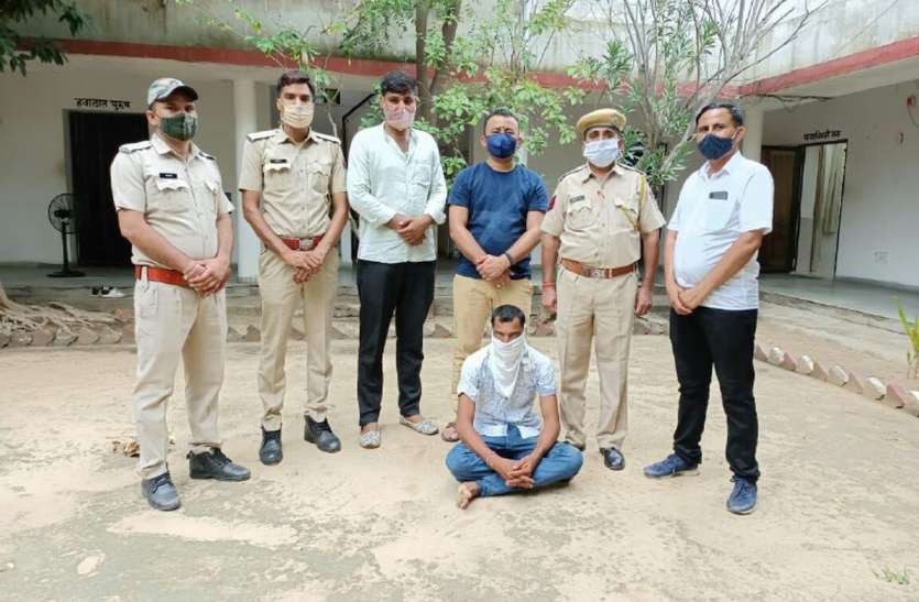 एटीएम उखाडऩे का एक और आरोपी गिरफ्तार, 10 लाख रुपए बरामद एटीएम उखाडऩे का एक और आरोपी गिरफ्तार, 10 लाख रुपए बरामद