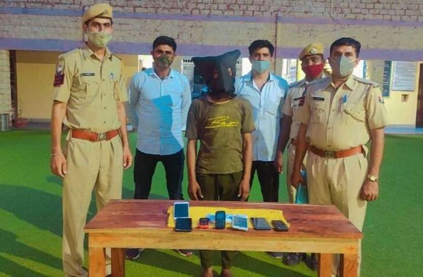 मोबाइल लूट का आरोपी गिरफ्तार, दस मोबाइल बरामद मोबाइल लूट का आरोपी गिरफ्तार, दस मोबाइल बरामद