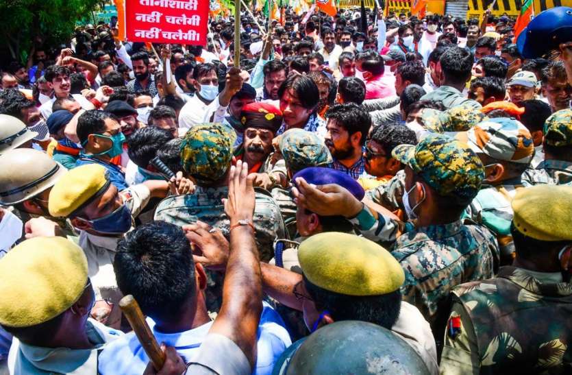 bjp सरकार के खिलाफ सड़क पर उतरी भाजपा, दो विधायक रहे नदारद, एक ने रस्मअदायगी की